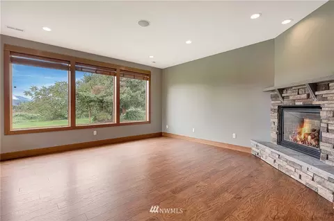 525 E 3rd St, Sumas, WA 98295 photo 10