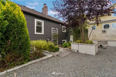2621 E Pine St, Seattle, WA 98122 photo 13