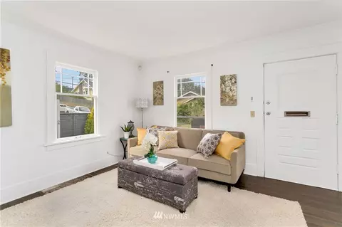 2621 E Pine St, Seattle, WA 98122 photo 4