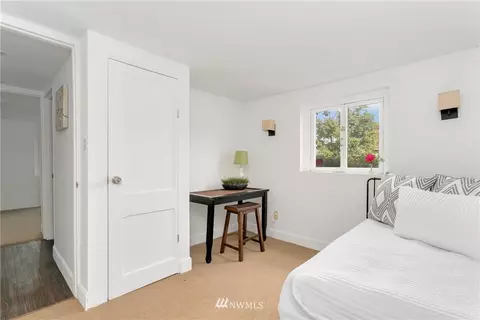 2621 E Pine St, Seattle, WA 98122 photo 9