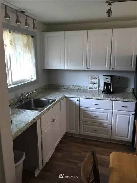 9330 Sharon Dr, Everett, WA 98204 photo 2