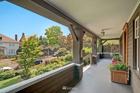 2823 10th Ave E, Seattle, WA 98102 photo 2