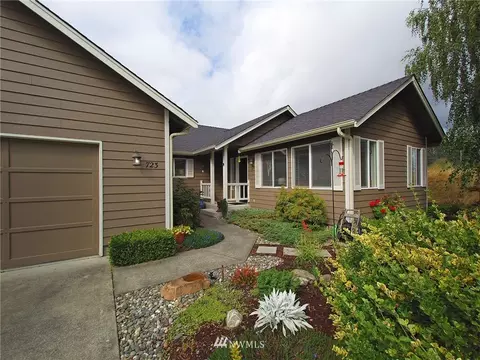 723 Fifth Pl, Sequim, WA 98382 photo 2