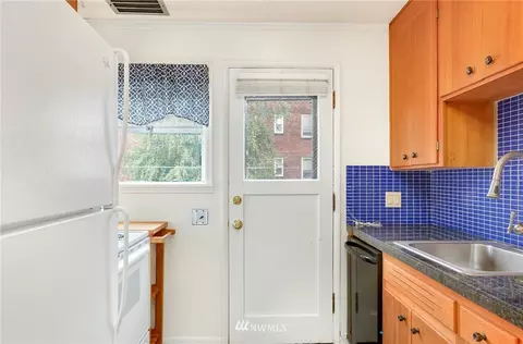 332 Summit Ave E, Seattle, WA 98102 photo 9