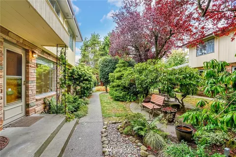 332 Summit Ave E, Seattle, WA 98102 photo 3