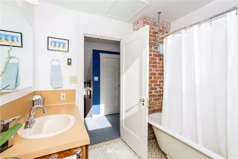 401 11th Ave E, Seattle, WA 98102 photo 17