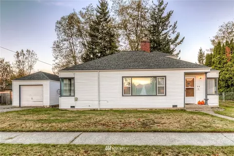910 Myrtine St, Enumclaw, WA 98022 photo 1