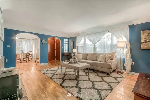 910 Myrtine St, Enumclaw, WA 98022 photo 8