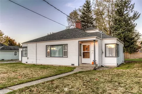 910 Myrtine St, Enumclaw, WA 98022 photo 2