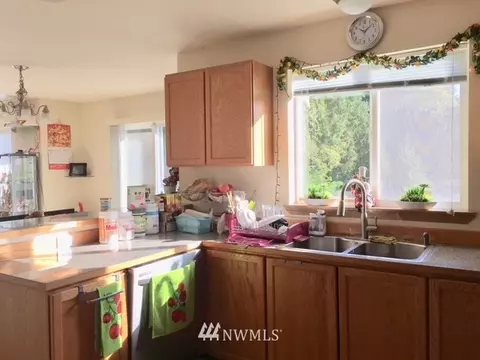 9823 10th Pl W, Everett, WA 98204 photo 4
