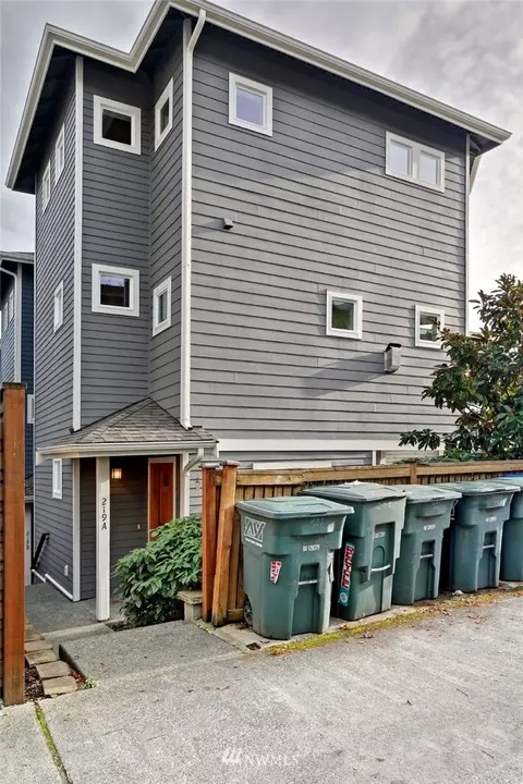 219 24th Ave E, Seattle, WA 98112 photo 2