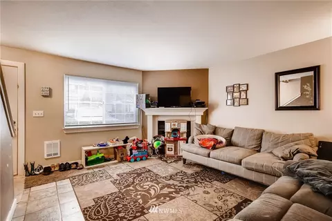 412 Center Rd #B9, Everett, WA 98204 photo 2