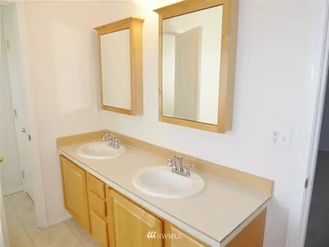 952 E Willow St, Sequim, WA 98382 photo 9
