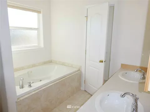 952 E Willow St, Sequim, WA 98382 photo 8