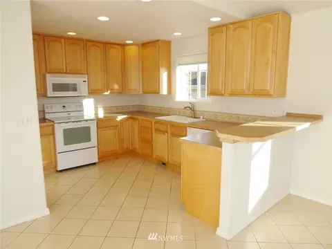 952 E Willow St, Sequim, WA 98382 photo 4