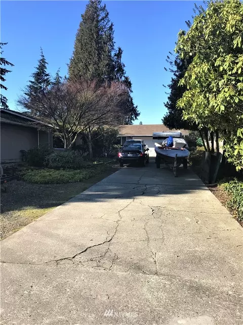 6310 Olympic Dr SE, Everett, WA 98203 photo 2