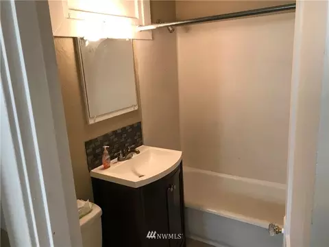 1014 E John St, Seattle, WA 98102 photo 11
