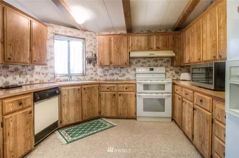 11832 NE 172nd St, Bothell, WA 98011 photo 3
