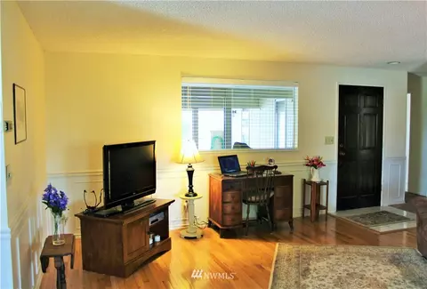 734 E Spruce St, Sequim, WA 98382 photo 3