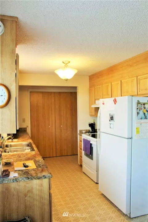 734 E Spruce St, Sequim, WA 98382 photo 9