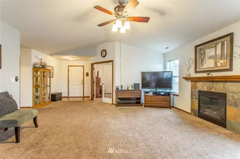 907 Riddell Ave NE, Orting, WA 98360 photo 4