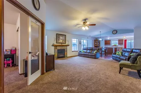 907 Riddell Ave NE, Orting, WA 98360 photo 3