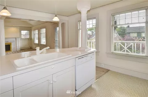 926 Broadway E, Seattle, WA 98102 photo 11