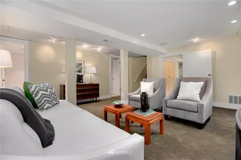 2271 E Howe St, Seattle, WA 98112 photo 17