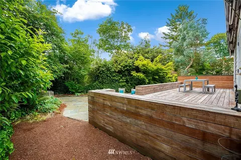 2271 E Howe St, Seattle, WA 98112 photo 24