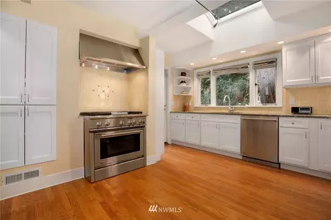 2271 E Howe St, Seattle, WA 98112 photo 7