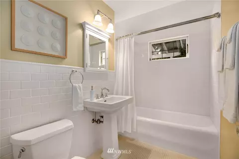 2271 E Howe St, Seattle, WA 98112 photo 10