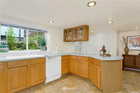 731 N 68th Ave, Seattle, WA 98103 photo 20
