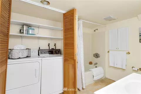 731 N 68th Ave, Seattle, WA 98103 photo 21