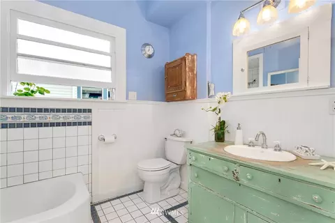 731 N 68th Ave, Seattle, WA 98103 photo 12