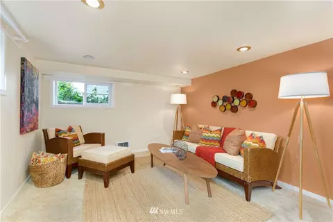731 N 68th Ave, Seattle, WA 98103 photo 18