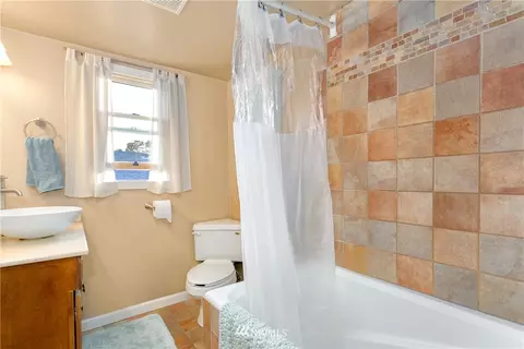 731 N 68th Ave, Seattle, WA 98103 photo 17