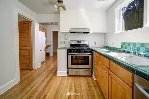 3015 E Spring St, Seattle, WA 98122 photo 12