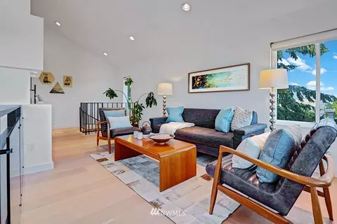 2425 E Helen St, Seattle, WA 98112 photo 12