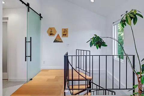 2425 E Helen St, Seattle, WA 98112 photo 10