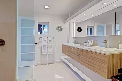2425 E Helen St, Seattle, WA 98112 photo 15