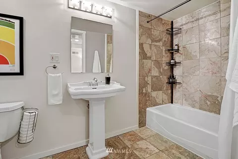 2425 E Helen St, Seattle, WA 98112 photo 20