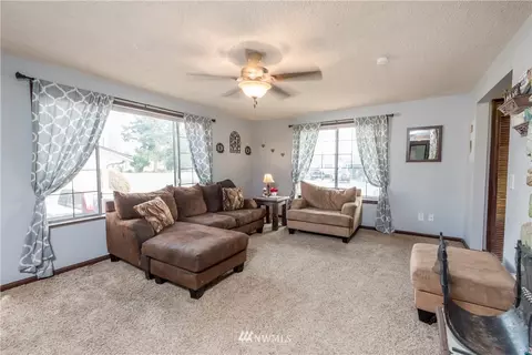 703 Kansas St SW, Orting, WA 98360 photo 5