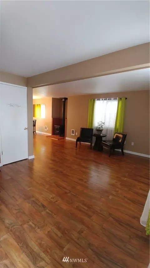 9105 11th Pl W, Everett, WA 98204 photo 2