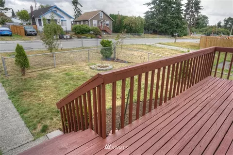 1108 Maple St, Everett, WA 98201 photo 2