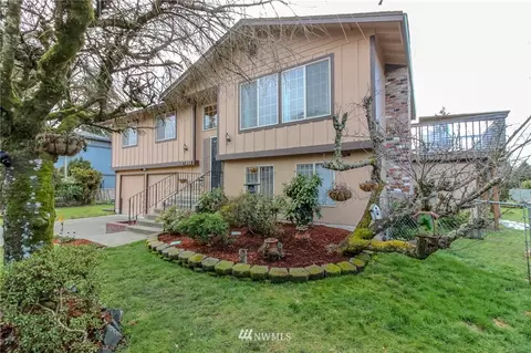 17202 Spanaway Ln E, Spanaway, WA 98387 photo 2