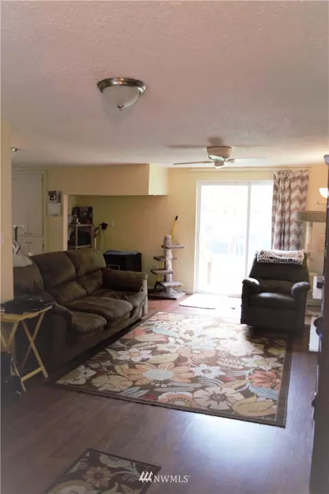 134 165th St E, Spanaway, WA 98387 photo 3