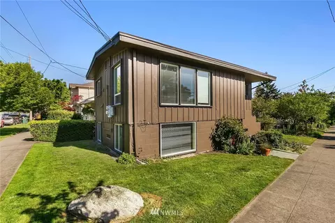 4232 Midvale Ave N, Seattle, WA 98103 photo 2