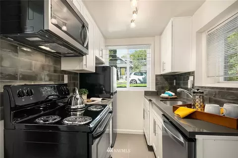 4232 Midvale Ave N, Seattle, WA 98103 photo 8