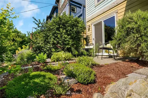 2004 Yale Ave E, Seattle, WA 98102 photo 2