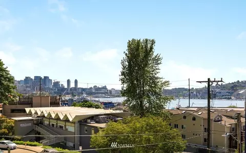2004 Yale Ave E, Seattle, WA 98102 photo 1